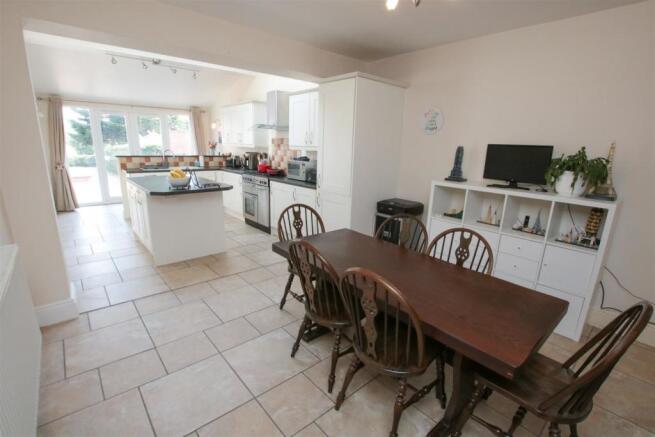 BEAUTIFUL OPEN PLAN LIVING/ DINING/ KITCHEN