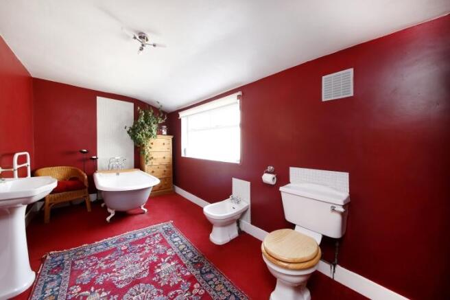 FAMILY BATHROOM