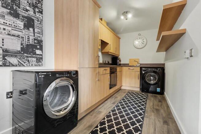 2 bed Flat for sale Image 5