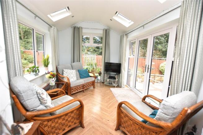 5 bed Detached for sale Image 4