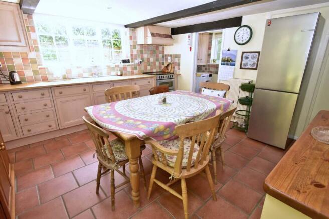 A KITCHEN 1.JPG