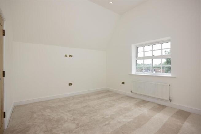 4 bed Semi-Detached for sale Image 8