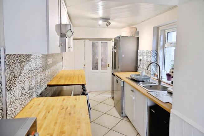dc3bfc75-Kitchen5.JPG