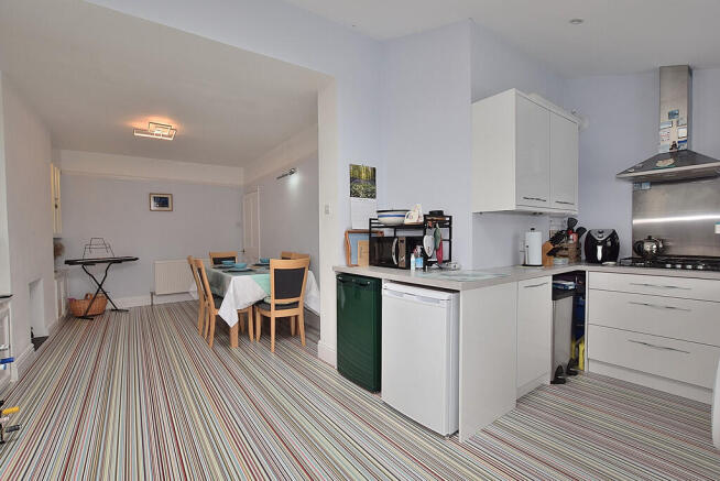 4 bed Semi-Detached for sale Image 8