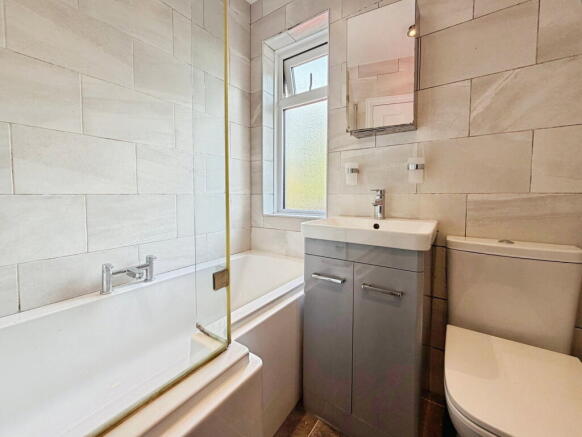 3 bed Terraced for sale Image 11