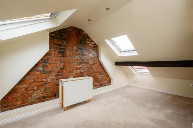 3 bed Terraced for sale Image 8