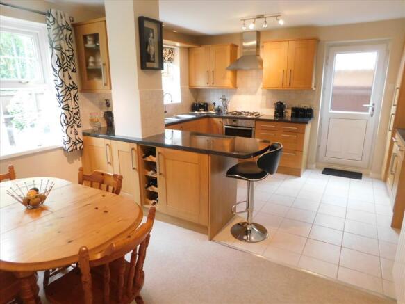 KITCHEN / BREAKFAST ROOM