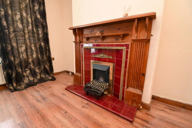 5 bed Semi-Detached for sale Image 8
