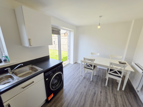3 bed Semi-Detached for sale Image 6