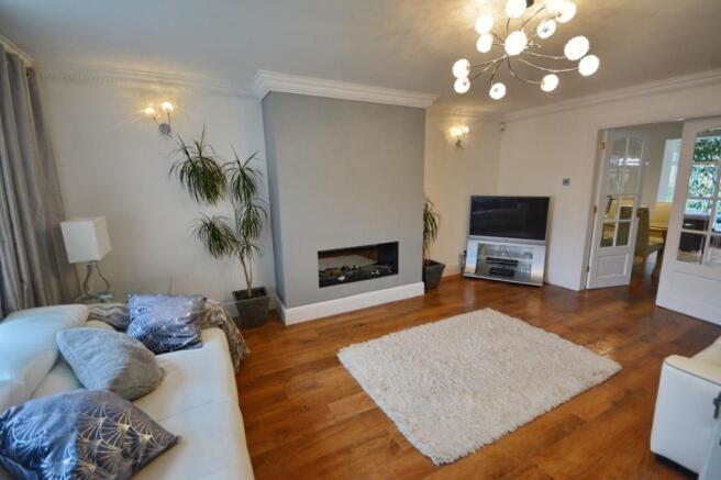 7 Leighton close lounge3.jpeg