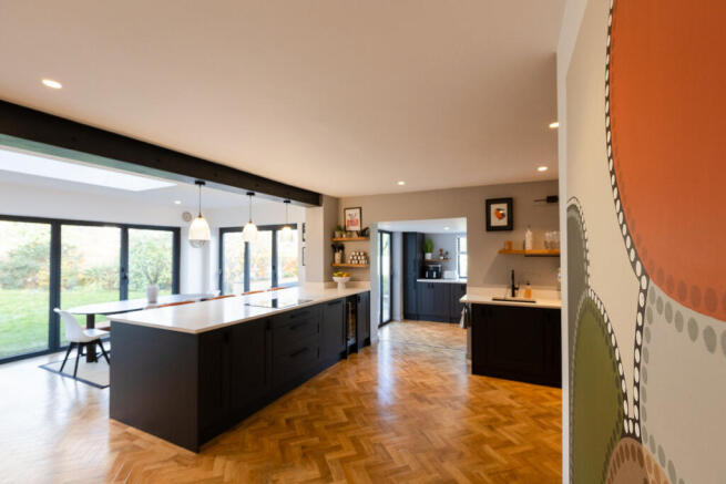 Thornton Crescent, Gayton, CH60 3 photo 4