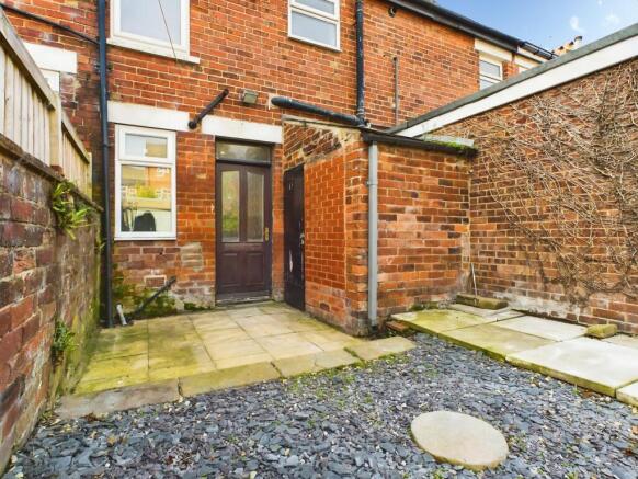2 bed Terraced to rent Image 9