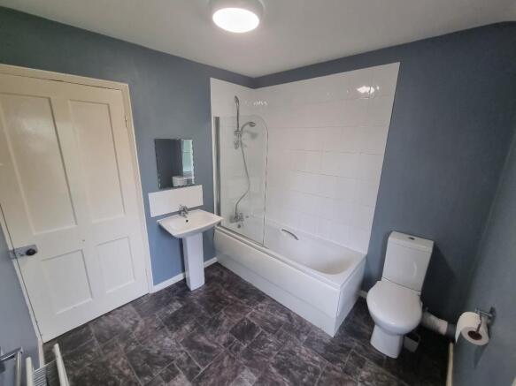 2 bed Terraced to rent Image 11