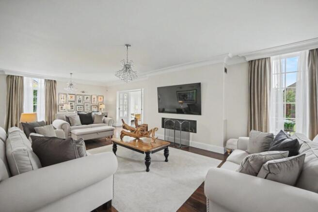 5 bed Detached for sale Image 12