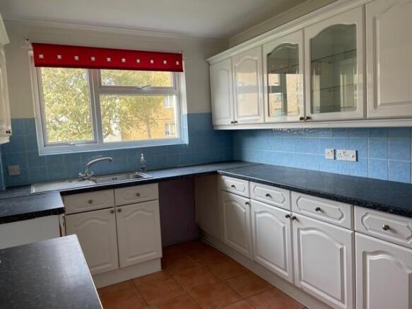 Kitchen 2.jpg