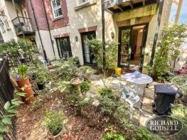 Flat 2, 41 Fleur De Lis, High Street, Christchurch BH23 1AS