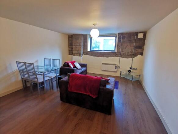 2 bed Apartment to rent Image 10