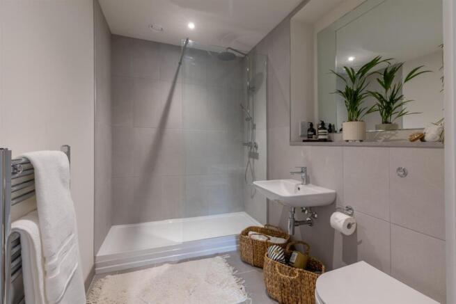 2 bed Apartment to rent Image 8