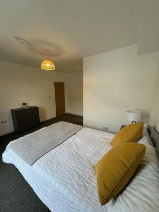 A cozy double bedroom featuring a comfortable b...