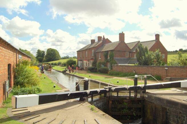BOTTOM LOCK