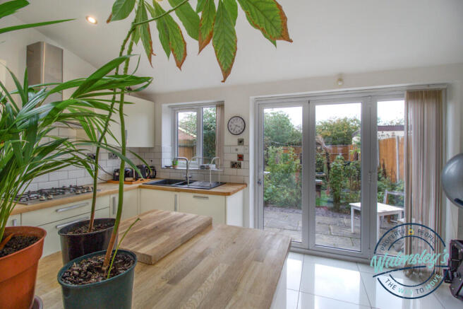 Island unit towards bifolding doors