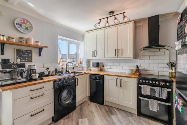 Kitchen/ Dining Room