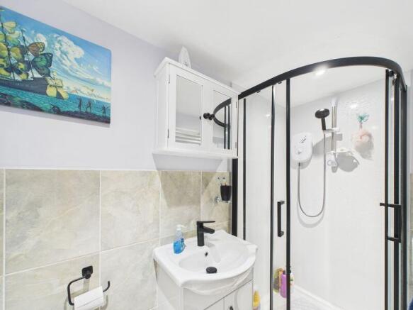 en-suite shower room