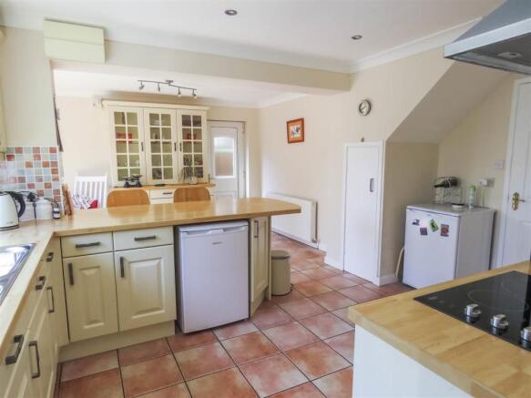 Kitchen 1.JPG