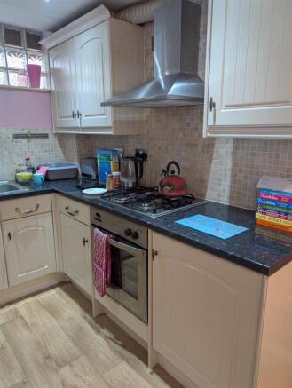 kitchen 2.jpg