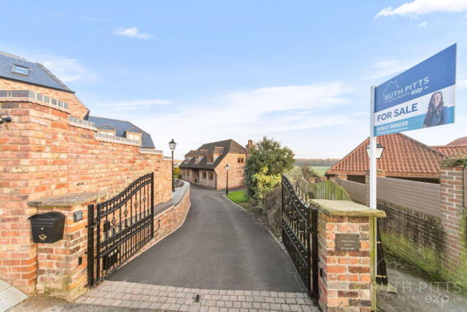 Holly Farm Court, Burghwallis, DN6 photo 5