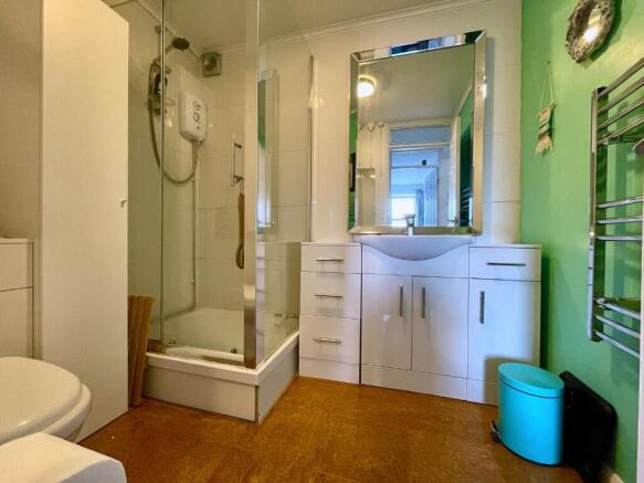 2 bed Flat for sale Image 7