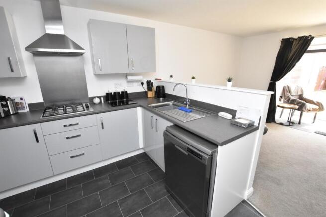 4 bed Semi-Detached for sale Image 5