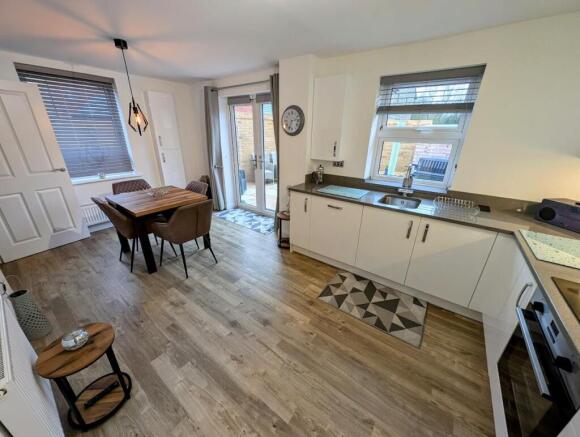 15 Cross Man Way kitchen 2.jpg