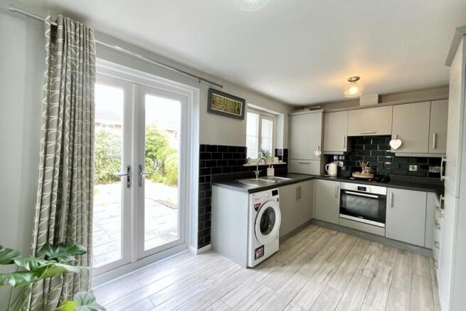 3 bed Semi-Detached for sale Image 6