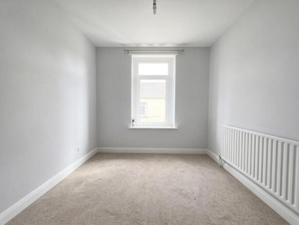 2 bed Terraced to rent Image 7