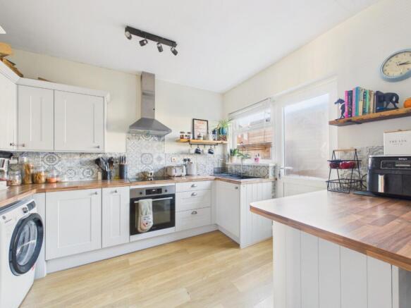 3 bed Semi-Detached for sale Image 3