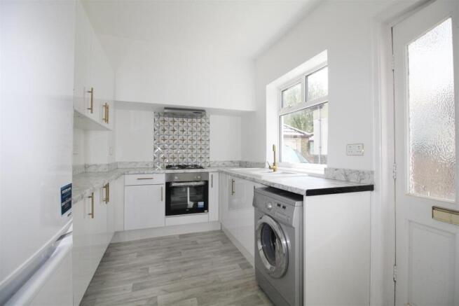 5 bed Semi-Detached for sale Image 8