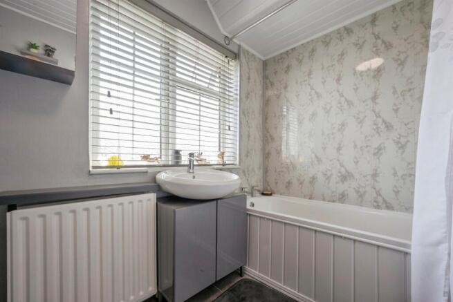 3 bed Semi-Detached for sale Image 8