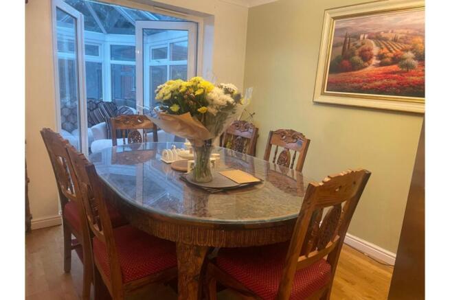 4 bed Detached for sale Image 11
