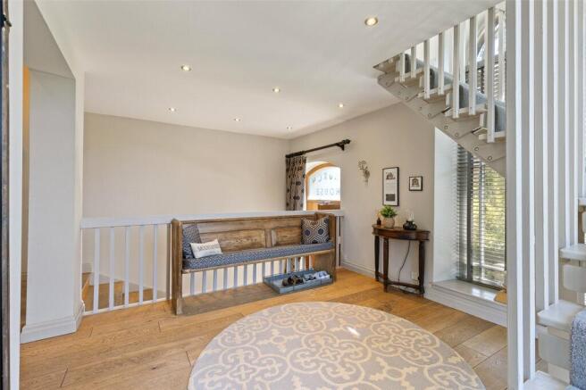 5 bed Detached for sale Image 7