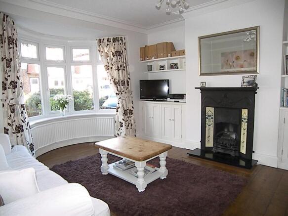 FRONT LOUNGE