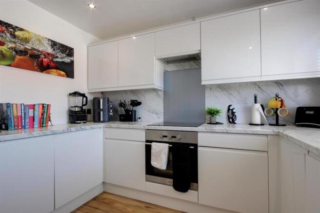 2 bed Flat for sale Image 6