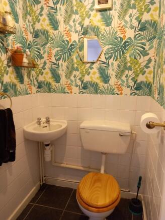 EN-SUITE W.C.