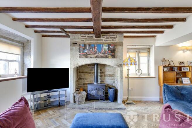 6 bed Detached for sale Image 11