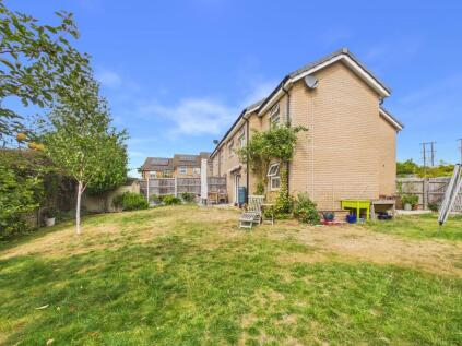 Tynan Close, Royston, SG8
