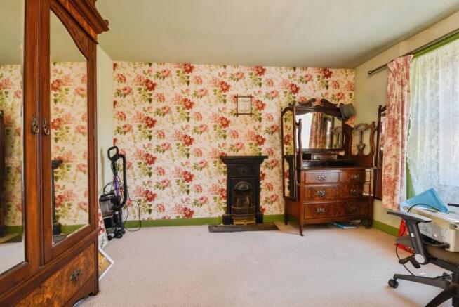 7 bed Link Detached House for sale Image 10