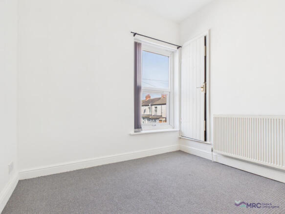 2 bed Terraced to rent Image 12