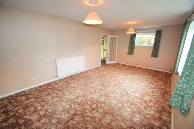 Spacious Bunglalow in need of updating - Haydons Park, Honiton