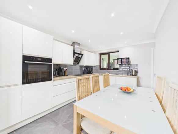 3 bed Detached for sale Image 8