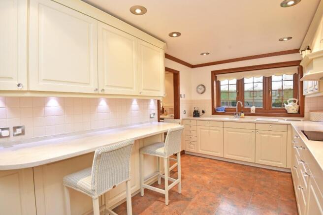 4 bed House for sale Image 6